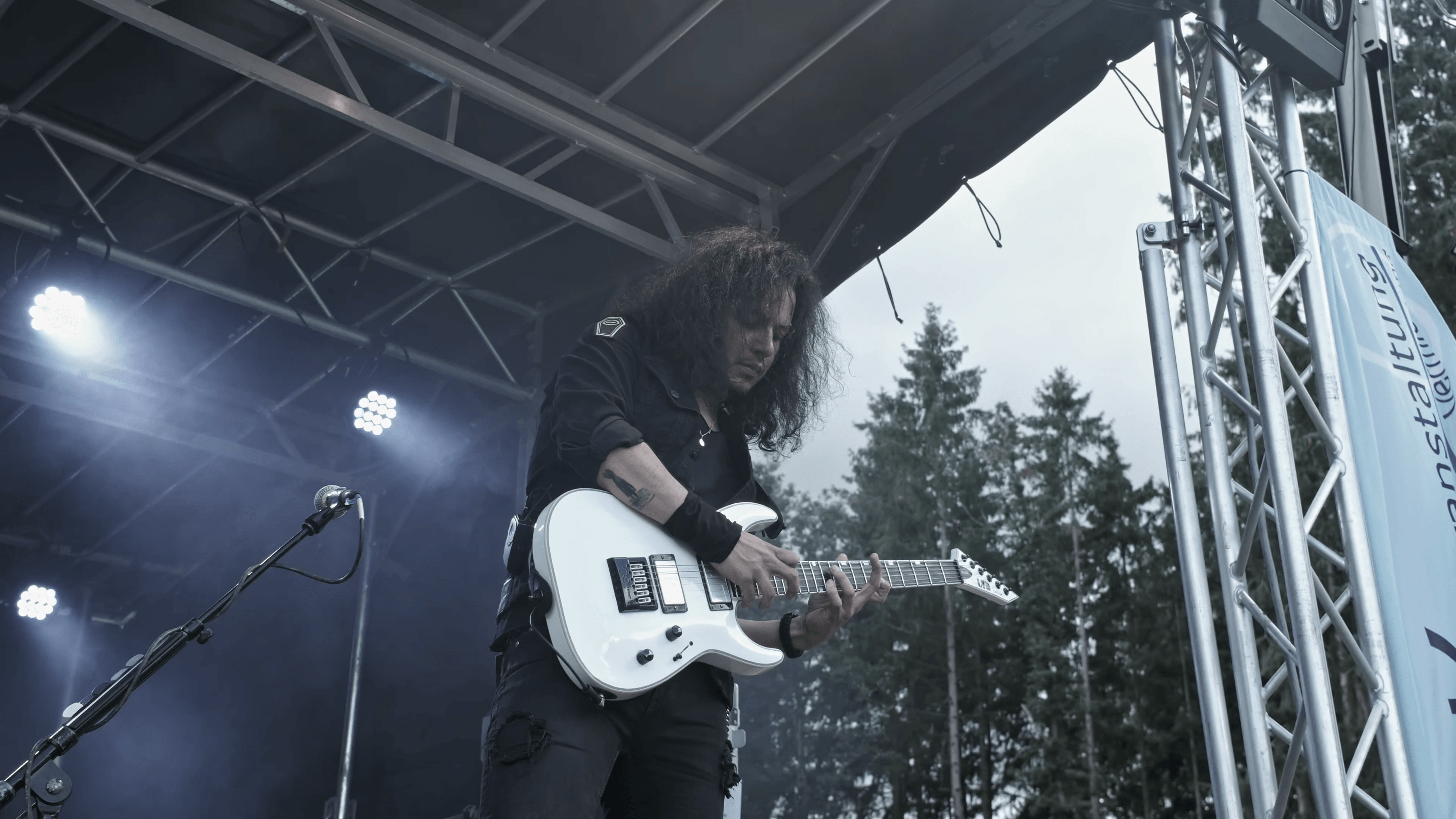 Legacy Reborn Live 01